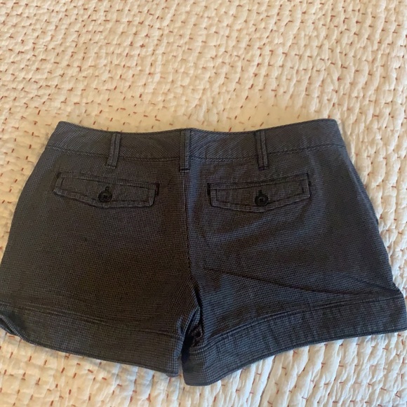 Gap black and Gray houndstooth shorts 2 - Picture 2 of 4